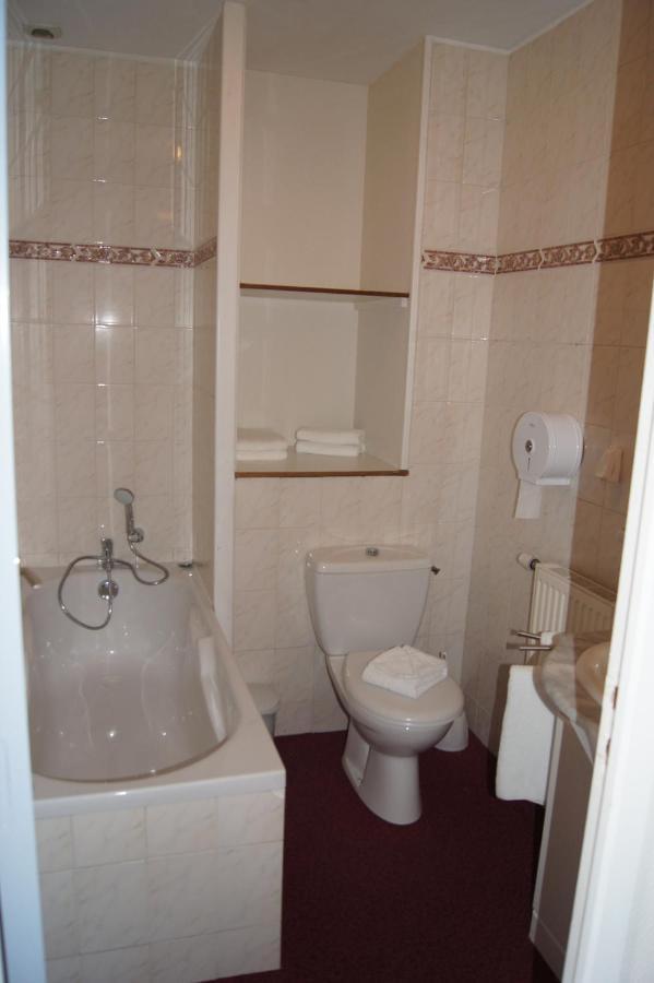 Aux Trois Jean Hotel Крот Екстериор снимка