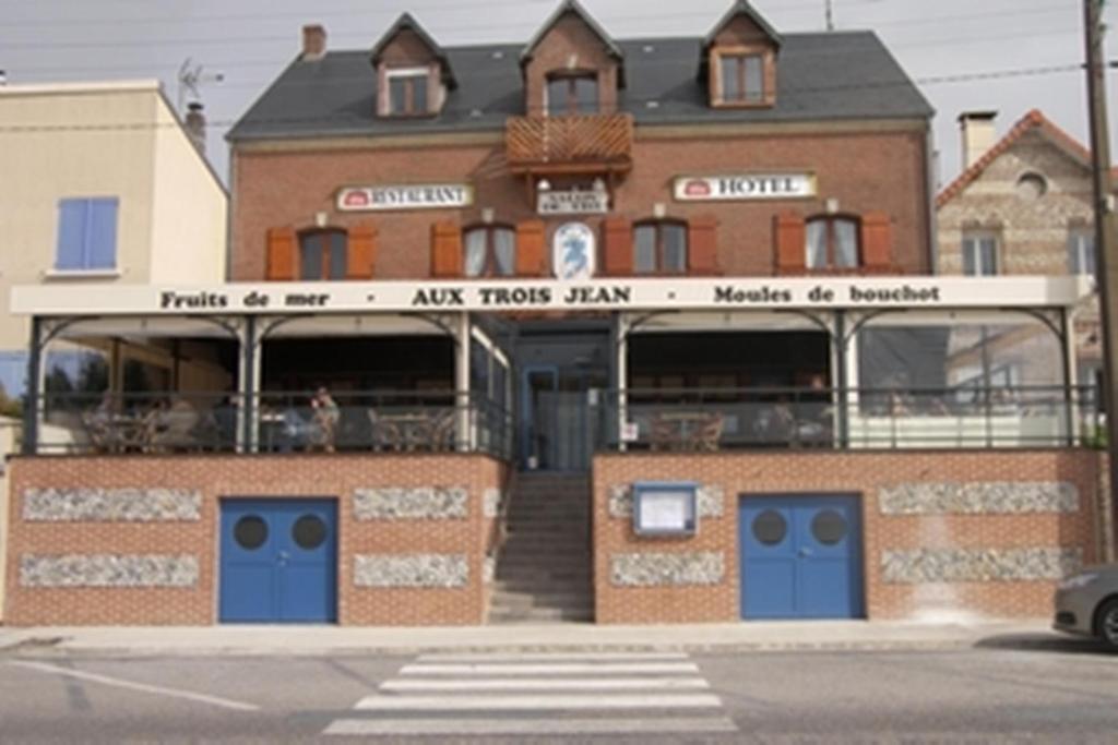 Aux Trois Jean Hotel Крот Екстериор снимка