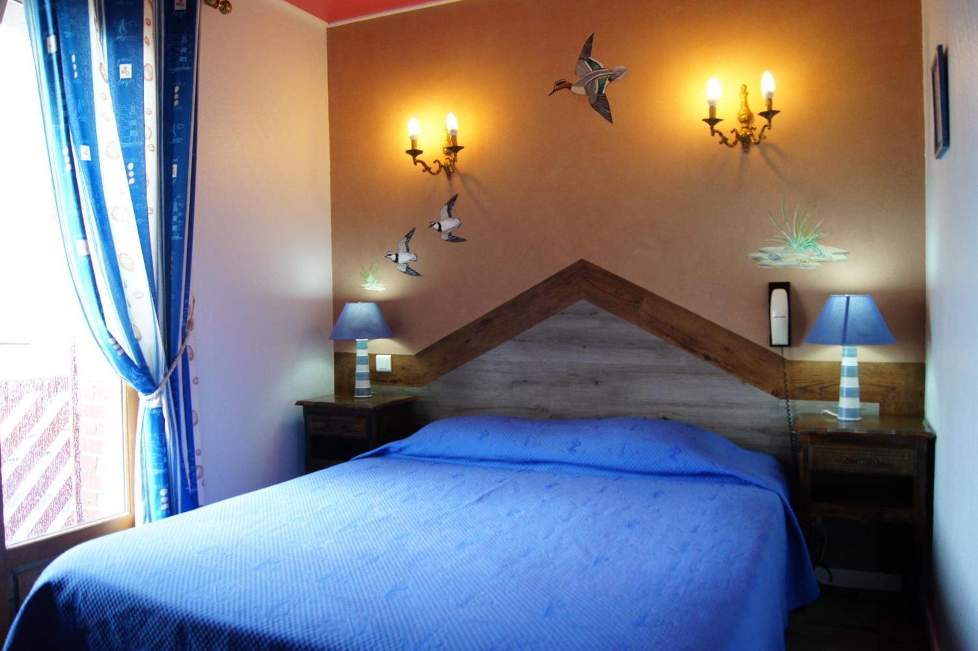 Aux Trois Jean Hotel Крот Екстериор снимка