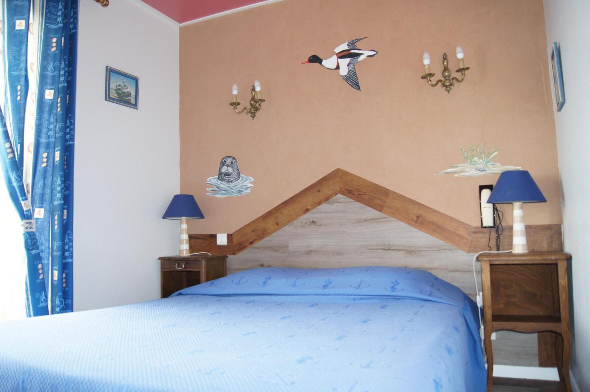 Aux Trois Jean Hotel Крот Екстериор снимка