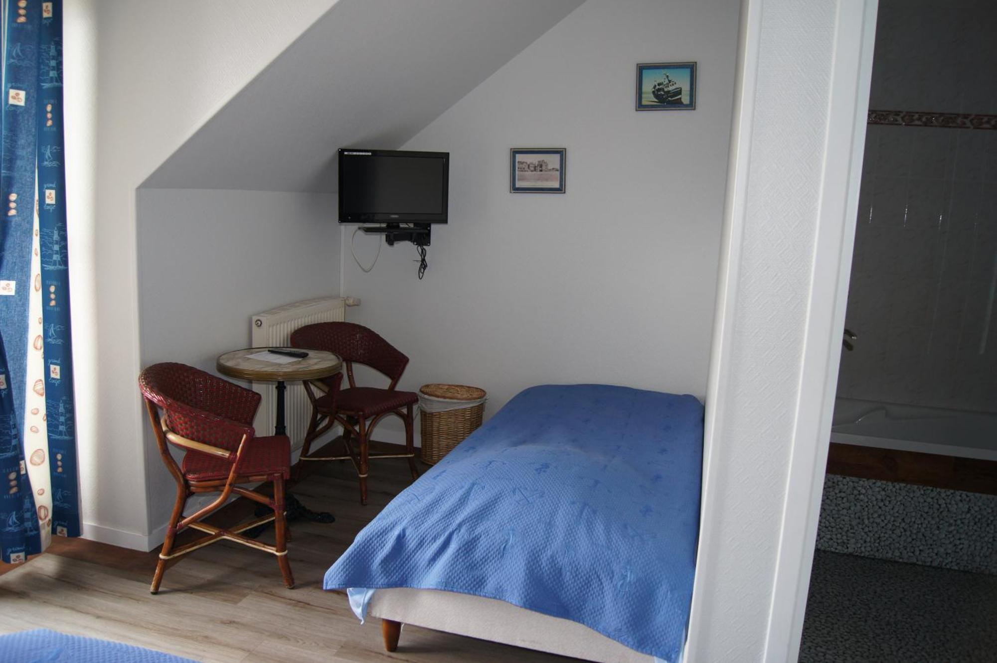 Aux Trois Jean Hotel Крот Екстериор снимка